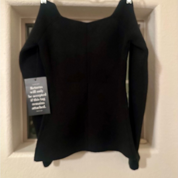 NWT Tuckernuck Chic Minimalist Black Off Shoulder Knit Top Retail$128 - Picture 4 of 7